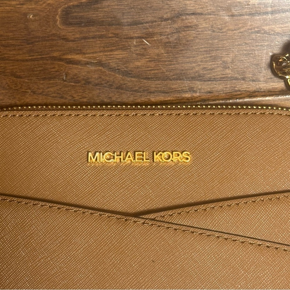 Michael Kors Jet Set Travel Medium Dome Crossbody Bag Purse Luggage Brown NWT - Picture 3 of 15